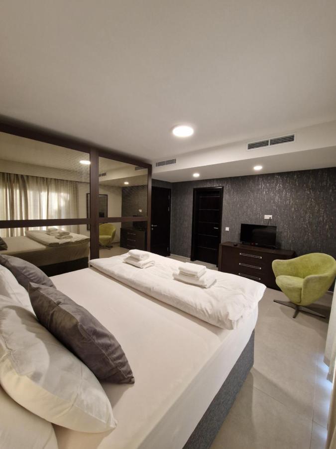 Korzo Suites St. Julian'S Екстериор снимка
